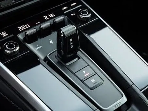 Điểm qua hàng loạt thiết kế cần số độc lạ trên các dòng xe