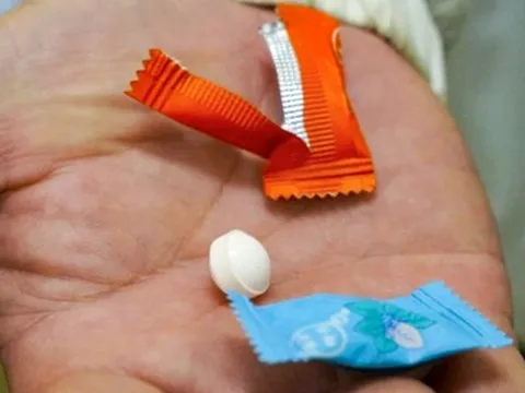 Lâm Đồng: Xác định nguyên nhân 28 học sinh nhập viện sau khi ăn kẹo