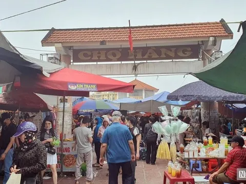 Hải Phòng: Độc đáo chợ phiên mua may, bán rủi giữa lòng đô thị