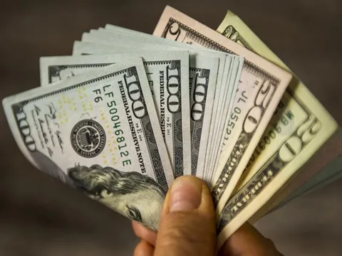 Tỷ giá USD/VND vọt lên 25.000: Điểm tên nhóm doanh nghiệp hưởng lợi và chịu thiệt