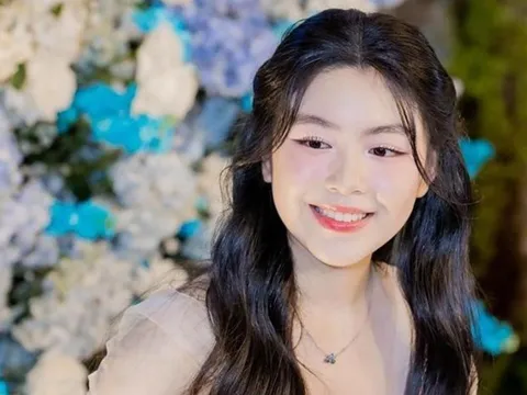 Vẻ đẹp trong veo “đốn tim” bao người của Lọ Lem ở tuổi 18