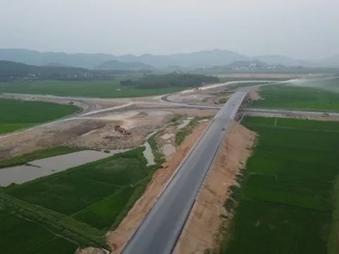 Ngắm cao tốc Diễn Châu - Bãi Vọt trước ngày thông xe