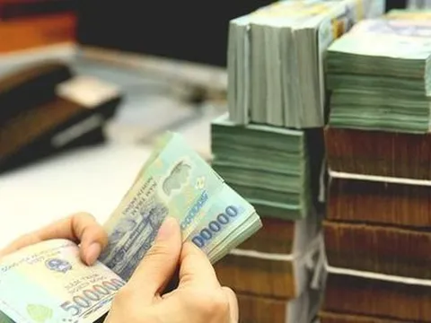 Khẩn trương hoàn thiện tờ trình, báo cáo Bộ Chính trị nội dung cụ thể của chế độ tiền lương mới