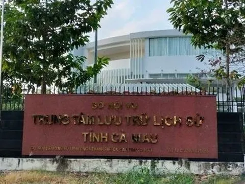 Một phó giám đốc trung tâm ở Cà Mau xin nghỉ việc rồi tự rút lại đơn