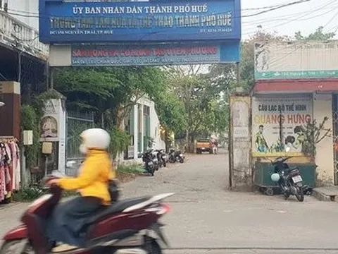 Lộ diện hộ kinh doanh “ôm” nhiều sân cầu lông công sản ở Huế