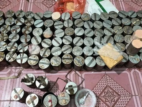 Phát hiện cơ sở sản xuất giò, chả sử dụng chất cấm