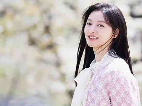 Ảnh thuở nhỏ xinh đẹp của Nữ hoàng nước mắt Kim Ji Won gây sốt