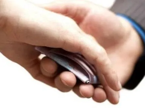 Gia Lai: Tạm giữ 2 cán bộ phòng TN&MT để điều tra hành vi nhận hối lộ