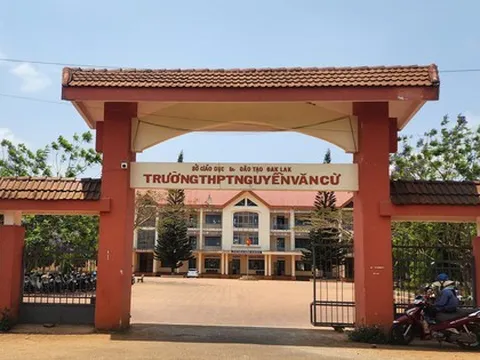 Xem xét trách nhiệm của hiệu trưởng vụ buộc thôi học 2 học sinh