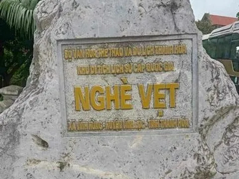 Truy trách nhiệm tấm biển ghi “Bộ Văn hóa, Thể thao và Du lịch Thanh Hóa"