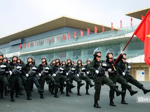 Mãn nhãn xem màn diễu hành oai nghiêm của lực lượng Cảnh sát cơ động