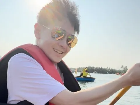 Tài tử “Thiên Long Bát Bộ” gây sốt khi viết tiếng Việt, chèo thuyền thúng trải nghiệm ở Hội An