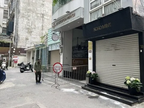 Hà Nội: Sập mái kính nhà 7 tầng ở Hà Nội, 2 người tử vong