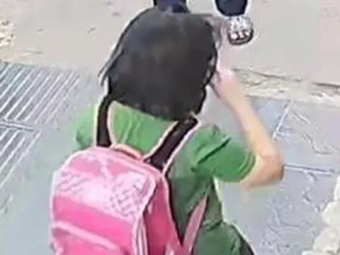 Bé gái 11 tuổi ở Hà Nội 'mất tích' sau khi xuống xe buýt