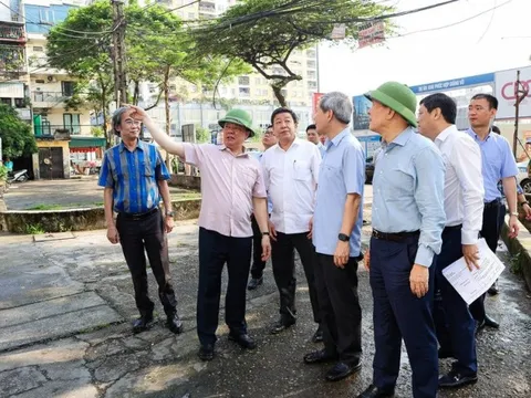 Bí thư Hà Nội kiểm tra công tác cải tạo chung cư cũ tại Ba Đình