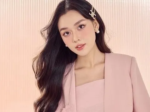 Nhóc tỳ có mẹ là Á hậu nhan sắc “vạn người mê” nhưng luôn được giữ kín dung mạo, vì sao?