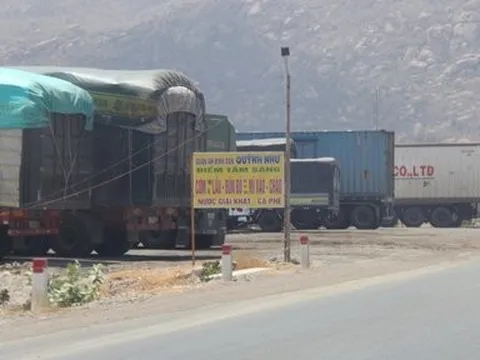 Bình Thuận tháo dỡ, xử lý hàng quán, trạm dừng nghỉ trái phép