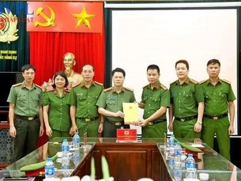 Khen thưởng nóng đơn vị bắt giữ thành công đối tượng giết người