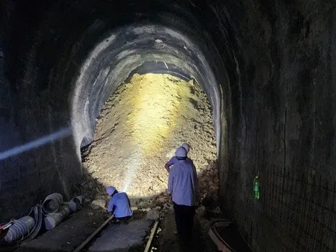 Huy động tối đa nguồn lực khắc phục sự cố sạt lở hầm Bãi Gió