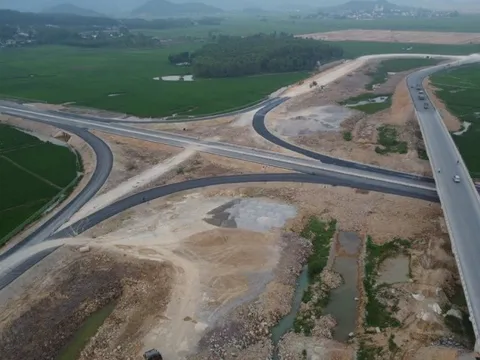 Tháo gỡ vướng mắc, phấn đấu thông tuyến cao tốc Bắc-Nam đúng kế hoạch