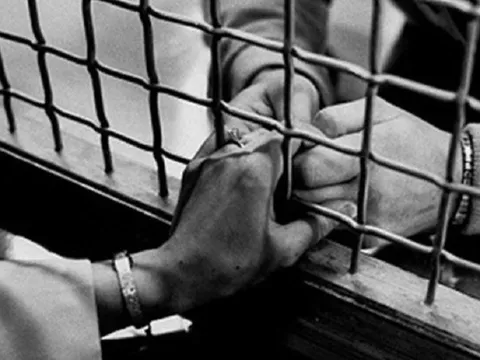 Đang chấp hành án tù, có được đăng ký kết hôn?