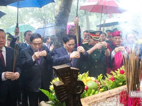 Thủ tướng Phạm Minh Chính dâng hương giỗ Tổ Hùng Vương