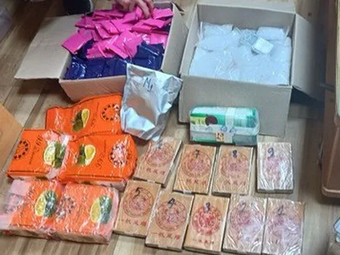 Cảnh sát mật phục, phát hiện bí mật khủng khiếp về chiếc xe phân khối lớn, chạy ban đêm ở Hà Nội