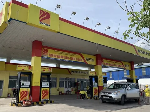 Đại gia xăng dầu từng bị cưỡng chế thuế hơn 1.000 tỷ: Báo lỗ trong quý 1/2024, cổ phiếu bất ngờ tăng trần liên tục sau 5 phiên sàn