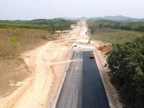 Cận cảnh "đại công trình" cao tốc Bắc - Nam đoạn qua Quảng Bình