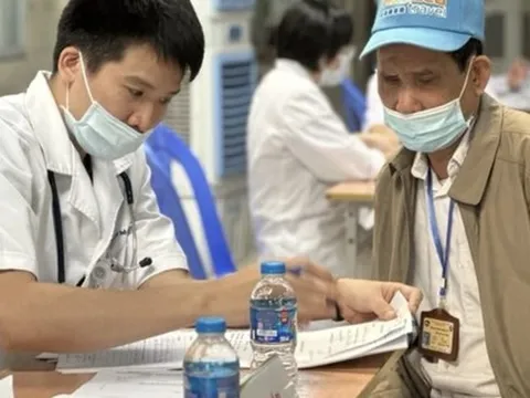 Đề xuất BHYT bổ sung để giảm chi tiền túi: Ai được tham gia?