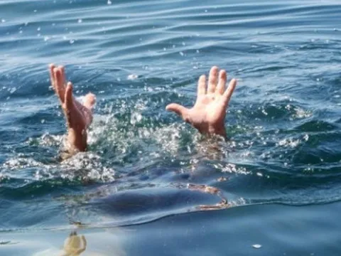 Hai anh em ruột đi câu cá, đuối nước tử vong thương tâm