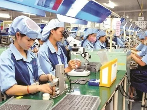 Người lao động đi làm dịp lễ 30/4 - 1/5 có thể nhận lương tiền triệu