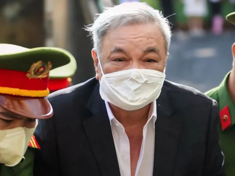 Bị cáo Trần Qúi Thanh cùng 2 con gái hầu tòa