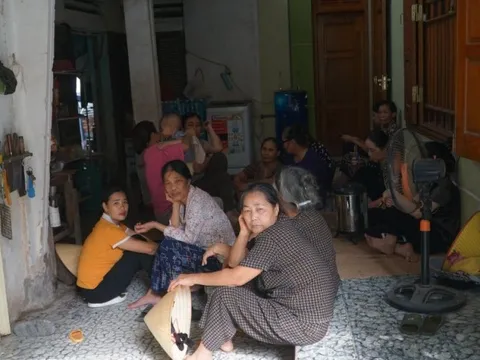 Lật thuyền trên biển khiến 8 người gặp nạn, 4 ngư dân vẫn mất tích