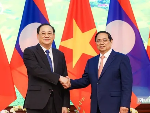 Thủ tướng Phạm Minh Chính làm việc với Thủ tướng Lào Sonexay Siphandon