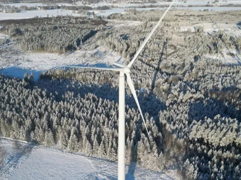 Cận cảnh tháp turbine điện gió khổng lồ bằng gỗ đầu tiên trên thế giới