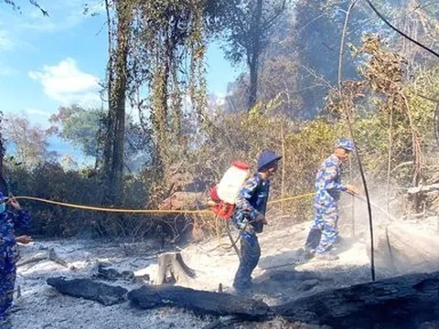 Vùng 5 Hải quân tham gia chữa cháy tại bìa Vườn quốc gia Phú Quốc