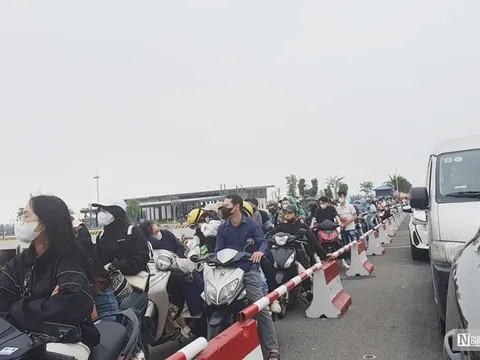 Hạn chế ô tô dịp 30/4 - 1/5 và cuối tuần để tránh ùn tắc phà ra Cát Bà