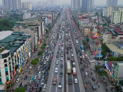 Người dân đổ về quê khiến cửa ngõ thủ đô ùn tắc