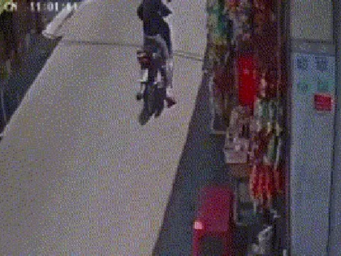 Vụ shipper "mất cả chì lẫn chài" ở Thủ Đức: Bắt 2 kẻ trộm xe máy