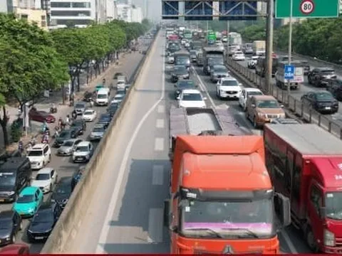 Ngày đầu nghỉ lễ 30/4, cửa ngõ Hà Nội ùn tắc dài 6km, nội thành thông thoáng