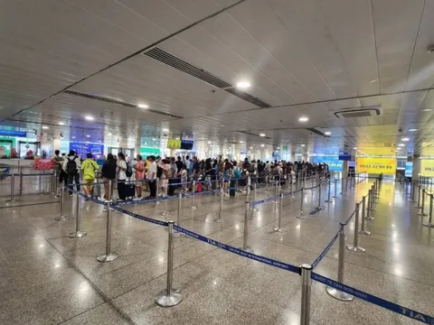 “Bất ngờ” với hình ảnh tại sân bay Tân Sơn Nhất dịp lễ 30/4 - 1/5
