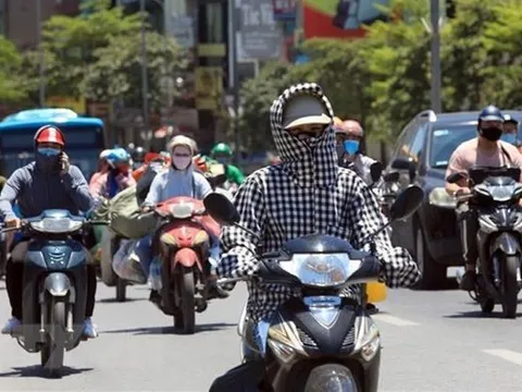 Trưa nay, có nơi trên 43 độ C, vì sao kỳ nghỉ lễ 30/4 - 1/5 năm nay cả nước nắng nóng gay gắt?