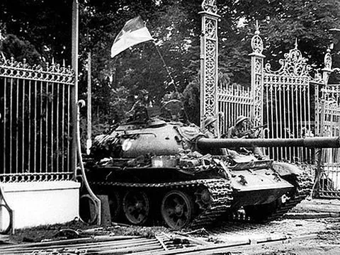 Hồi ức của người nhận cuộc gọi lịch sử: “Đã giải phóng miền Nam!”