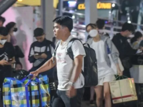 Ngày cuối dịp nghỉ lễ, nhiều người trở lại Hà Nội từ 4 giờ sáng vì sợ tắc đường