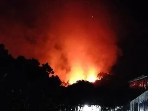 Nghệ An: Huy động hàng trăm người xuyên đêm chữa cháy rừng