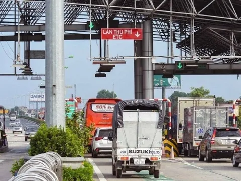 Lái xe qua trạm thu phí nhưng không đủ tiền trong tài khoản trả phí, có bị xử phạt?