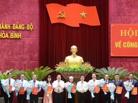 Hòa Bình điều động, luân chuyển 16 vị trí cán bộ chủ chốt