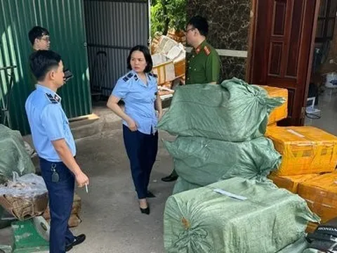 Hà Nội: Phát hiện, tạm giữ hơn 1,5 tấn thực phẩm không rõ nguồn gốc