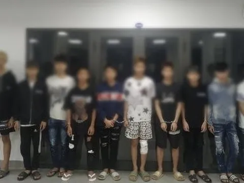 Bắt giữ nhóm đối tượng mang hung khí tấn công người dân, cướp xe máy